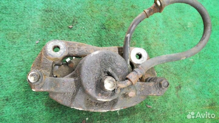 Суппорт тормозной передний правый Honda Element