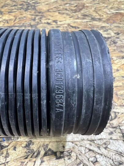 Патрубок воздушный Фольксваген Пассат B6