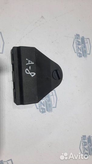 Крепеж знака аварийной остановки Audi A8 D2 AUW