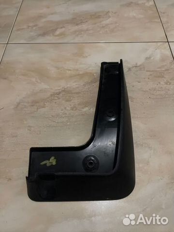 Брызговик передний правый Kia Sportage 4