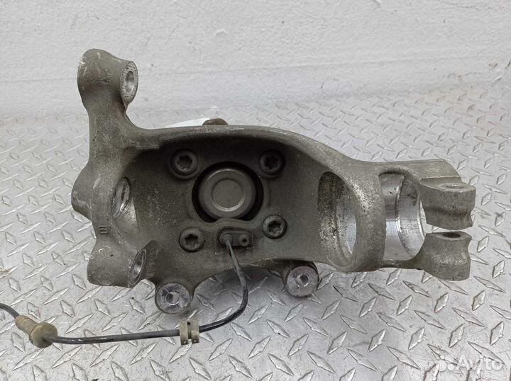 Кулак поворотный правый BMW 3-Series F80 2284002