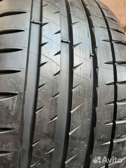 Michelin Pilot Sport 4 245/40 R18 93Y