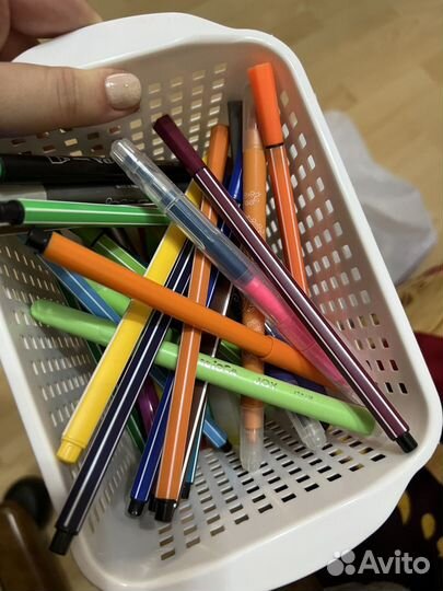 Карандаши, фломастеры, ручки и пенал