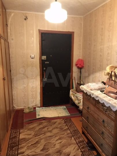 2-к. квартира, 52 м², 1/3 эт.