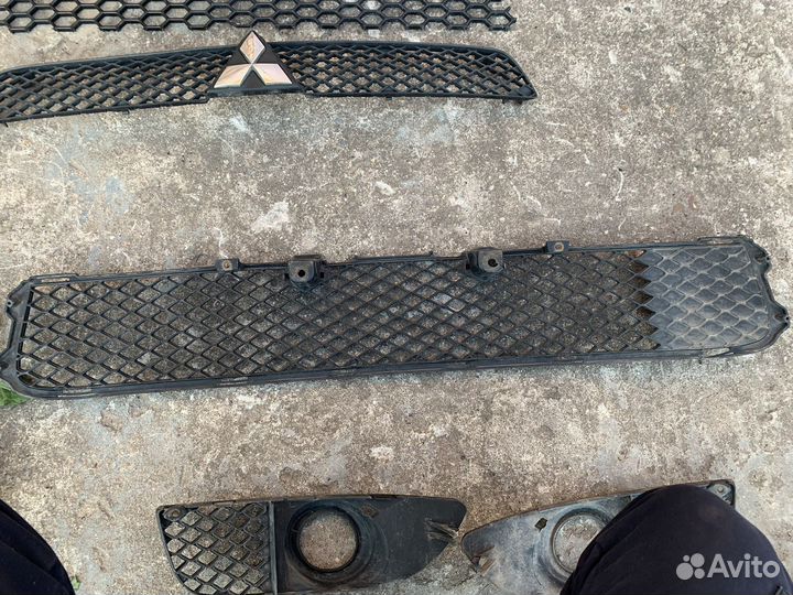 Решетки бампера mitsubishi lancer 10