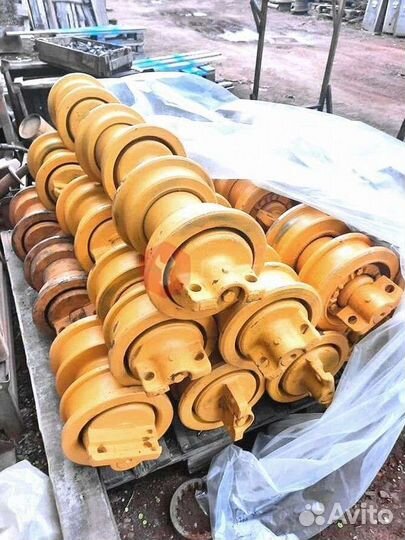 Каток поддерживающий Hitachi ZX250LCH-3 9235892