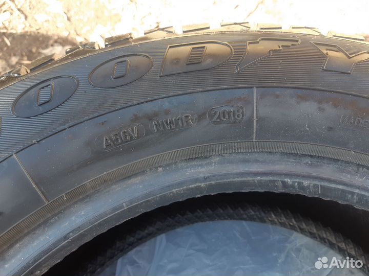 Goodyear Ultragrip 600 215/65 R16 98T