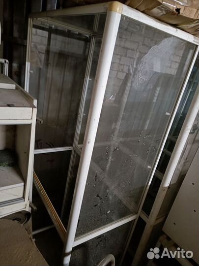 Стеллажи алюминиевые со стеклом