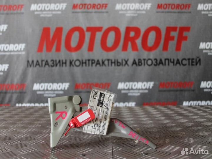 Шарнир капота Митсубиси делика D5 CV5W правы А134