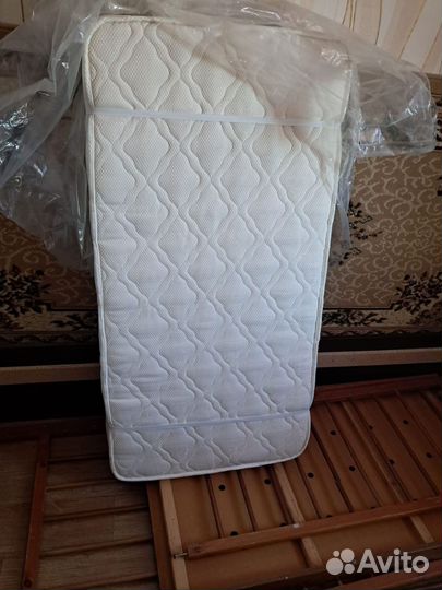 Кроватка с матрасом