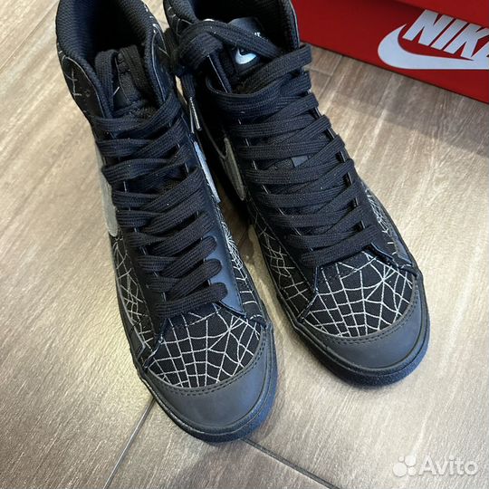 Nike Blazer Mid 77 Spider Web halloween