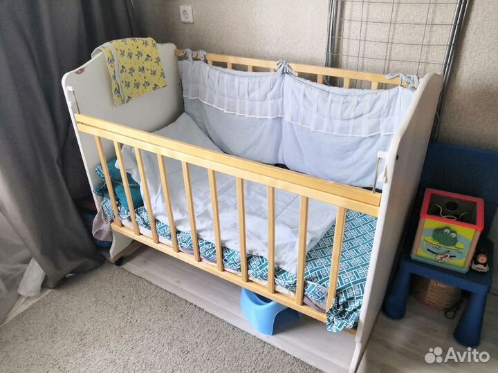 Детская кроватка качалка с матрасом и бортиками