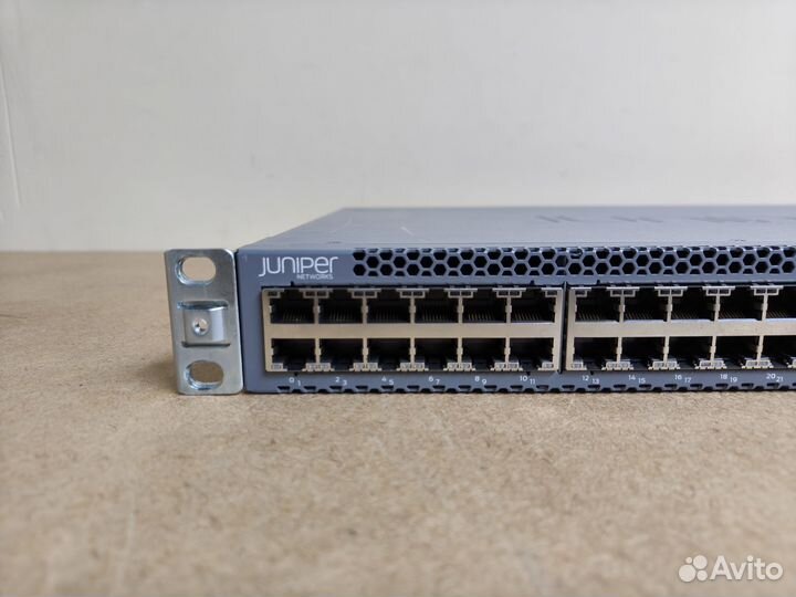 Коммутатор Juniper EX3300-48T