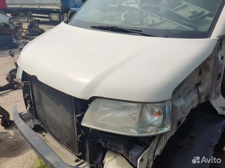 Решетка радиатора VW T5.Фольксваген Т5