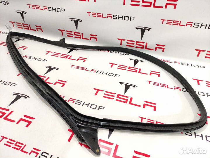 Уплотнитель проема дверного Tesla Model 3 2018