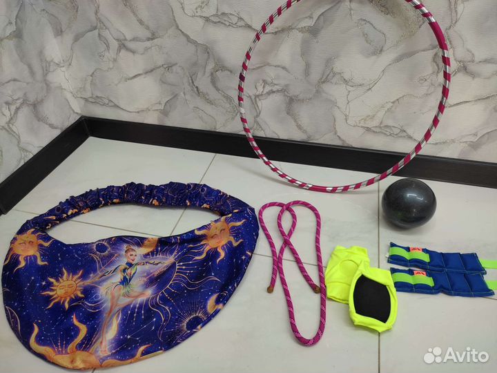 Гимнастический инвентарь (обруч,мяч) для девочки