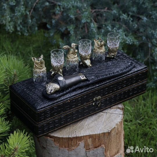 Стопки-перевертыши из хрусталя в коробке с ножом