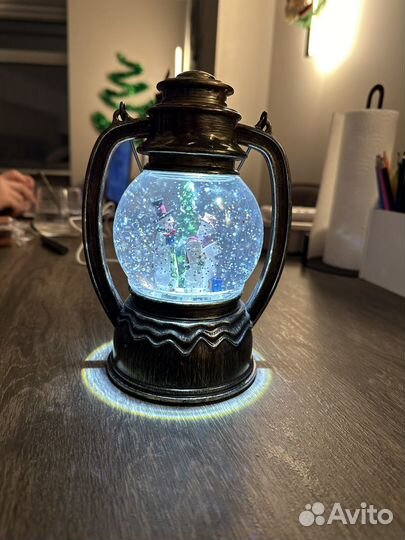Новогодний фонарь со снегом