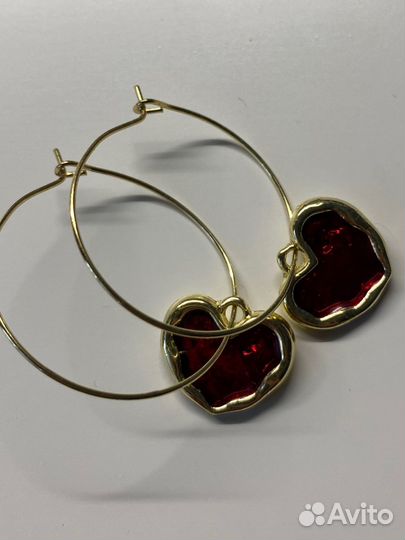 Серьги с эмалью в форме сердца