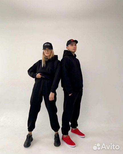 Парные спортивные костюмы