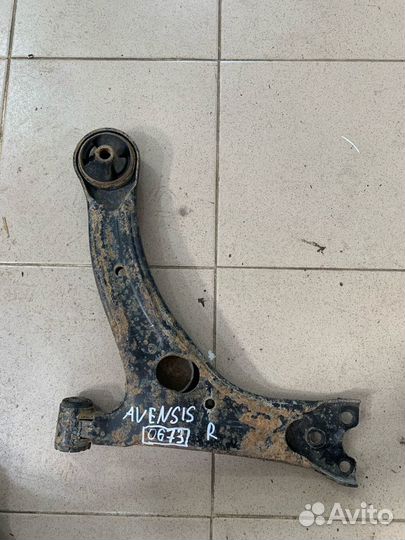 Передний правый рычаг Toyota Avensis t250 0673
