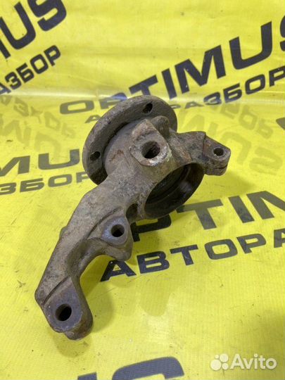 Кулак поворотный передний правый Audi 80 1989