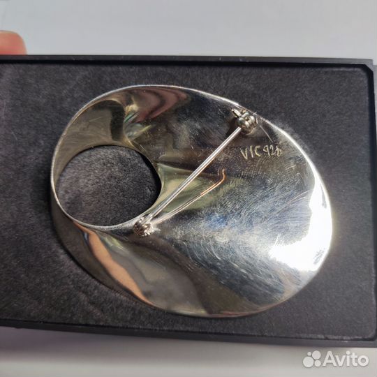 Дизайнерская брошь