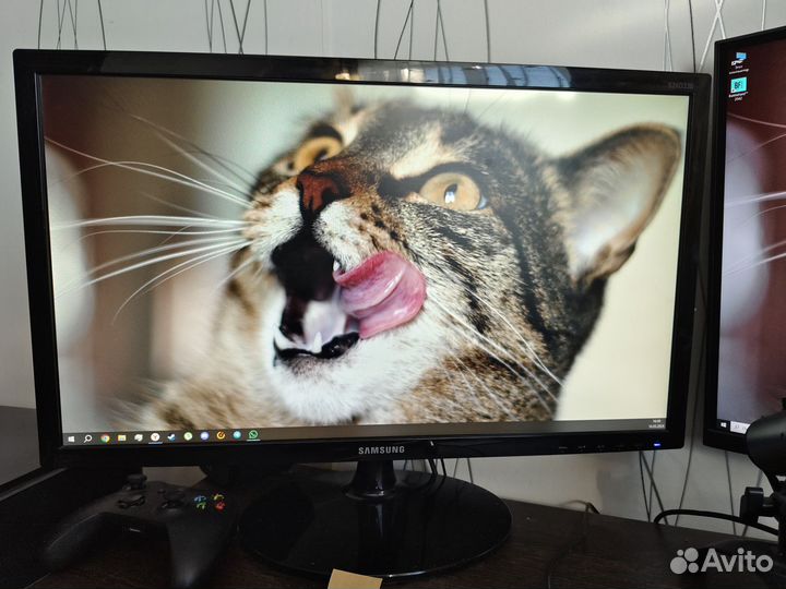 Монитор Samsung S24D330H