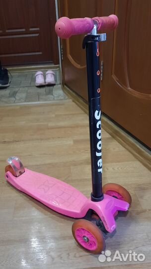 Самокат трехколесный