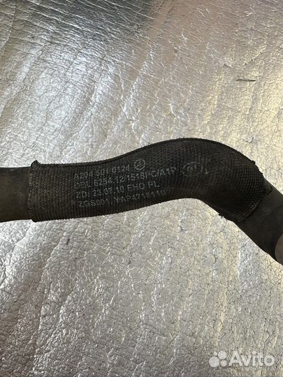 Патрубок системы охлаждения мерседес