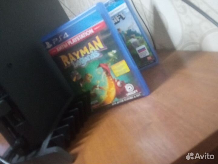 Sony playstation 4 slim+ игры + подставка джостик