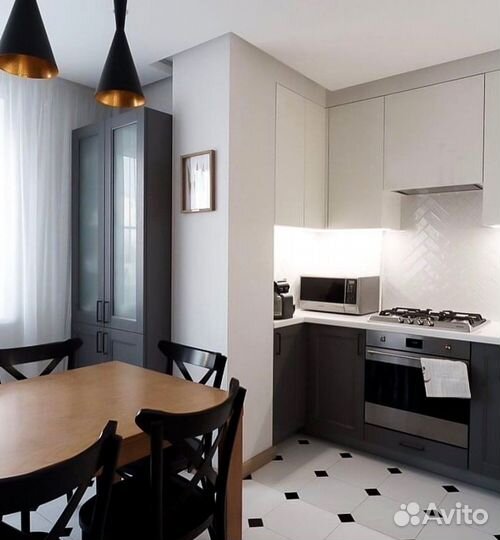 Угловая в потолок кухня на заказ