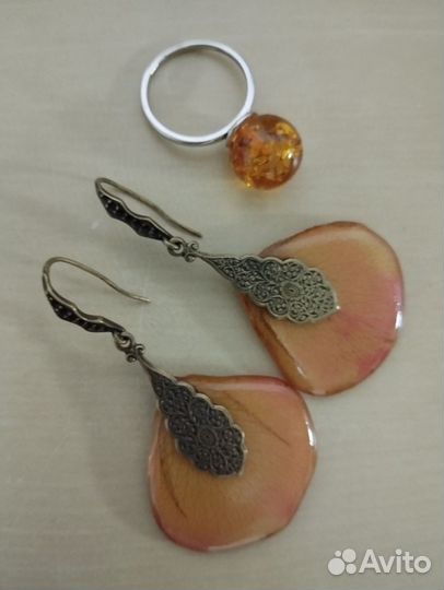 Комплект кольцо серебро янтарь и серьги бижут