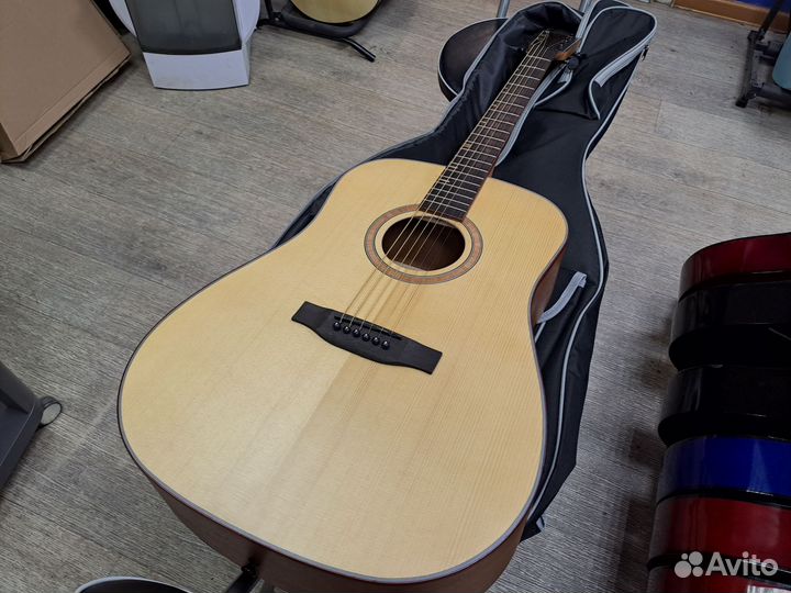 Гитара акустическая дредноут с чехлом