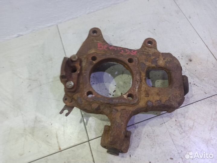 Кулак задний правый 430181LB0A