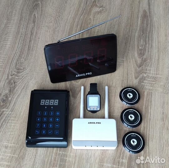 Кнопка вызова официанта в комллекте с часами табло