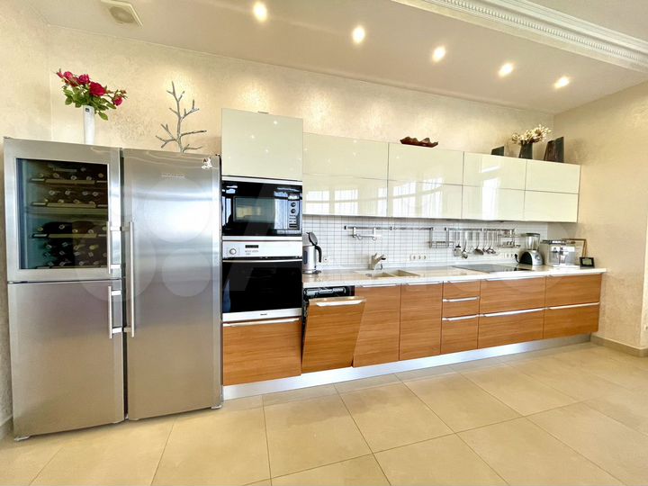 3-к. апартаменты, 195,8 м², 4/9 эт.