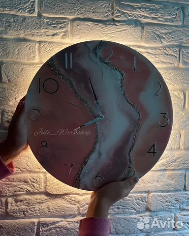 Часы с подсветкой