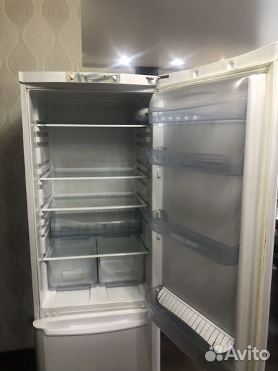 Холодильник Indesit