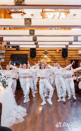 Танцевальное шоу на праздник