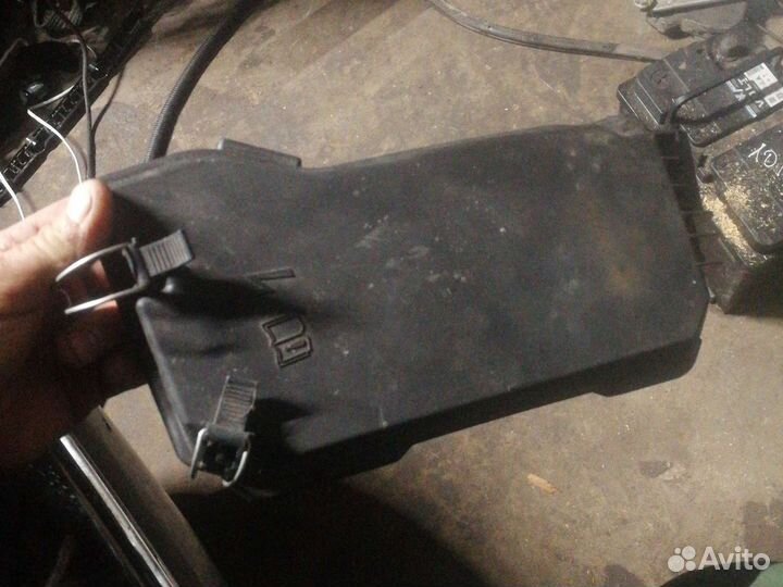 Крышка блока предохранителей мерседес w204 Mercede