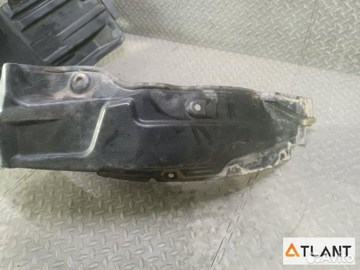 Подкрылок передний левый toyota voxy