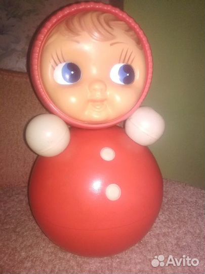 Значки,монеты,ваза,пишущая машинка