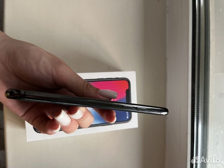 Телефон iPhone 10