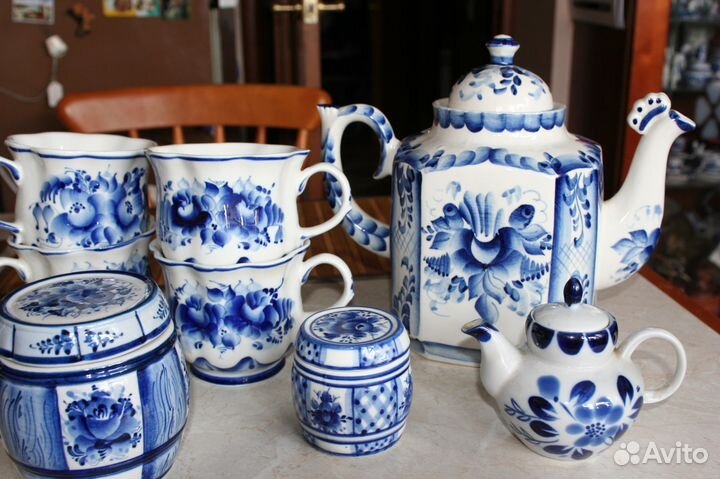 Гжель, чашки, банки, вазочки, чайницы