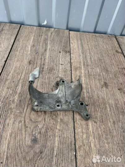 Кронштейн топливного фильтра Ford Focus 2 1.6 2009