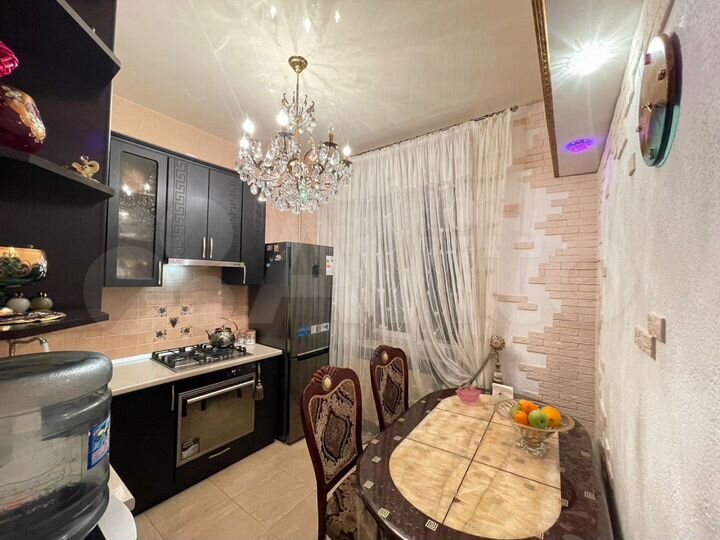 2-к. квартира, 65 м², 2/4 эт.