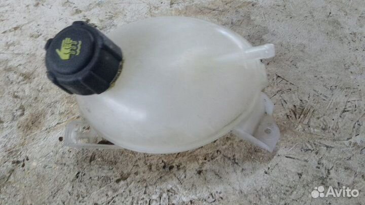 Расширительный бачок Renault Sandero хетчбэк 1.2