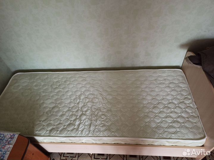 Кровать с матрасом