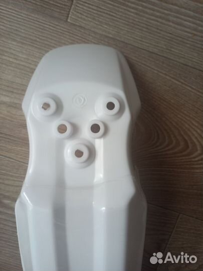 Крыло переднее